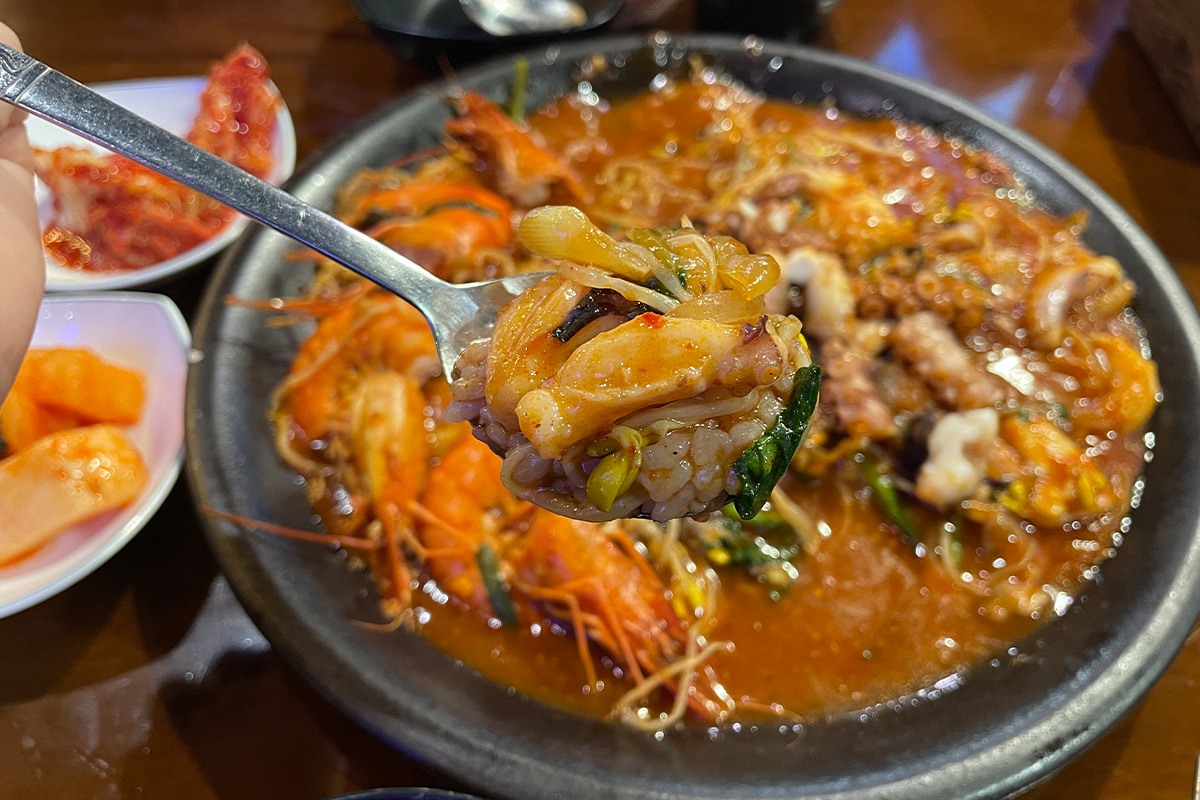 hải sản xào tại nhà hàng Janggeumi Jeonjib, Myeongdong, Hàn Quốc