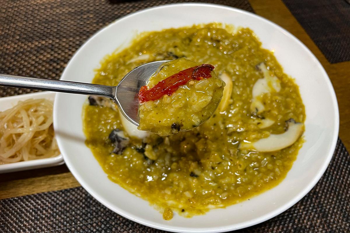 鱿鱼酱与粥协调的味道是瑞源粥店的亮点，让食客欲罢不能。