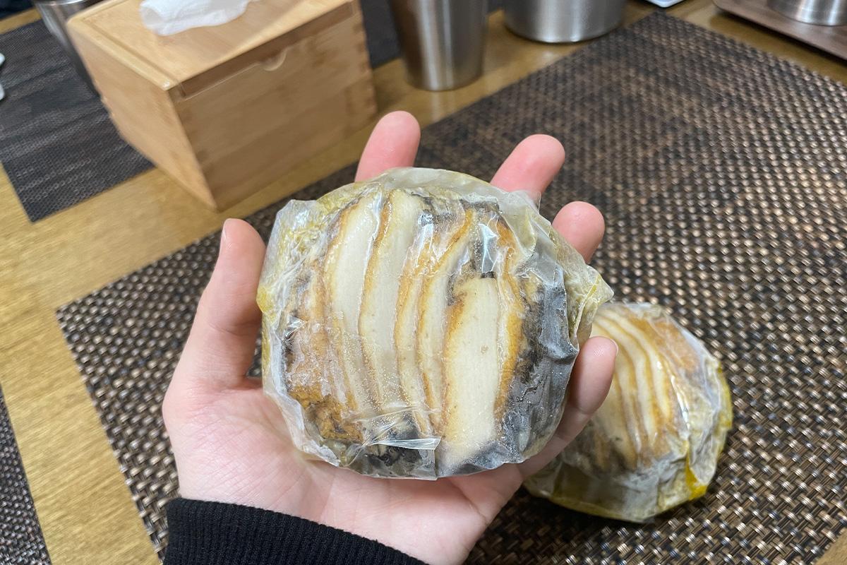 外国游客喜爱的瑞源粥店鱿鱼酱，适合作为伴手礼带回家品尝。