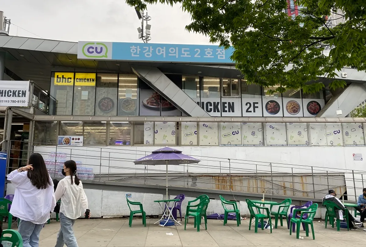 漢江、ハンガン、漢江公園、韓国旅行、ピクニック、韓国公園、韓国コンビニ、コンビニ商品、チキン、デリバリー、出前、ラーメン、漢江ラーメン、デリバリーゾーン、汝矣島漢江公園、ヨイド、トゥッソム、盤浦、バンポ