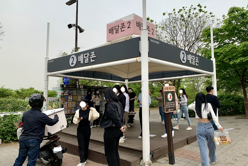 漢江、ハンガン、漢江公園、韓国旅行、ピクニック、韓国公園、韓国コンビニ、コンビニ商品、チキン、デリバリー、出前、ラーメン、漢江ラーメン、デリバリーゾーン、汝矣島漢江公園、ヨイド、トゥッソム、盤浦、バンポ
