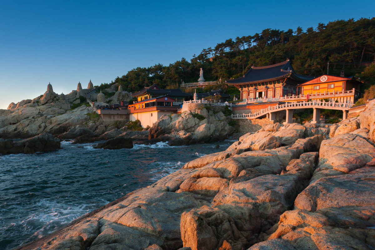 Chùa Haedong Yonggungsa ven biển ở busan 