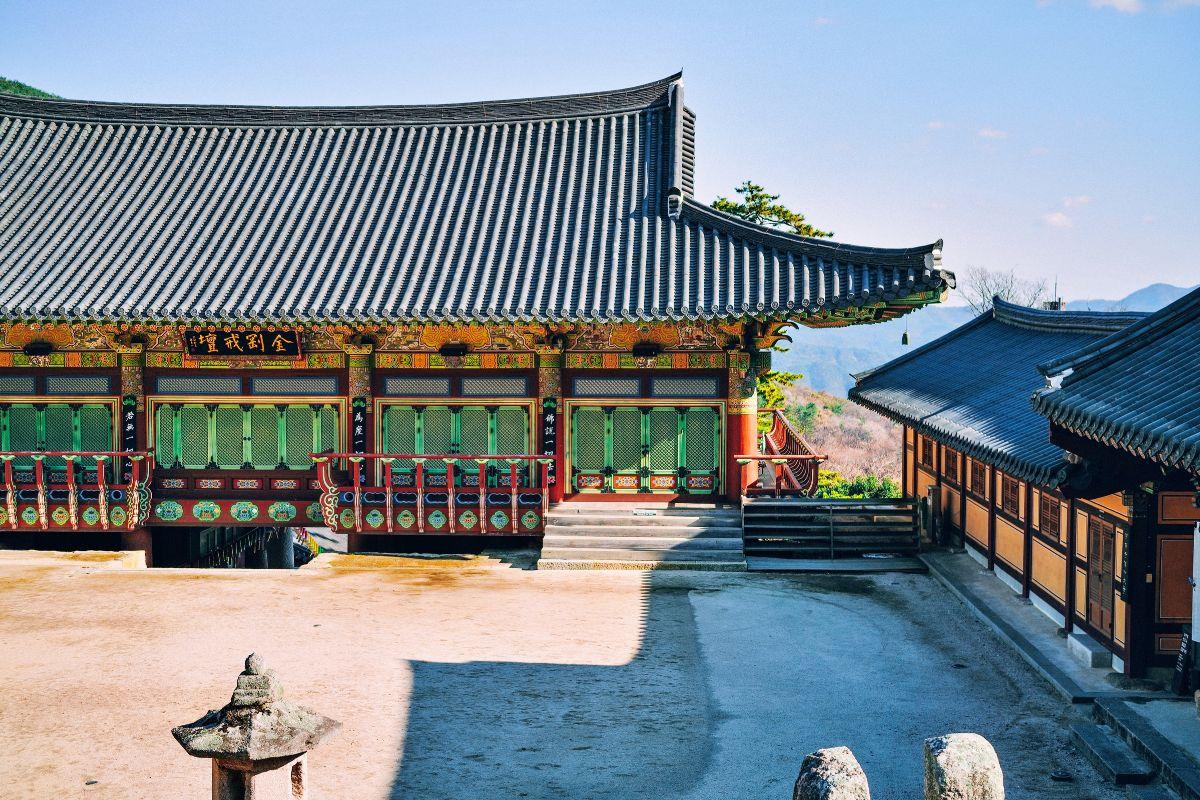 Chùa Beomeosa ở busan, chùa đẹp ở hàn quốc 