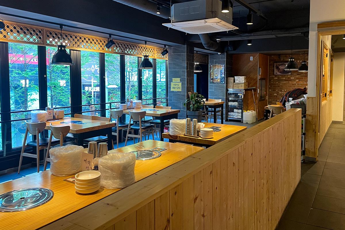 明洞豆骨炭骨马铃薯排骨汤内部环境