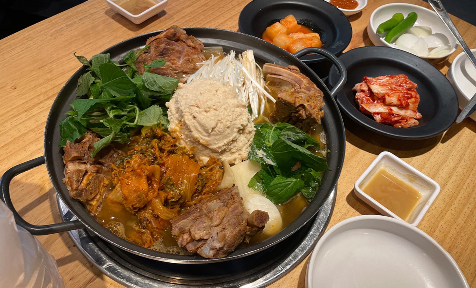 明洞美食 | 豆骨炭骨薯仔排骨湯