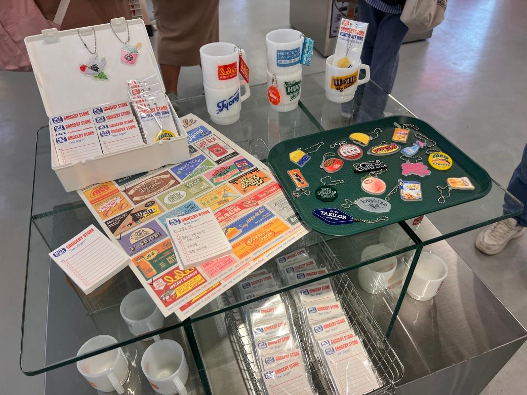 NCT CCOMAZ GROCERY STOREで開催されたポップアップイベントに登場するキャラクターグッズ。