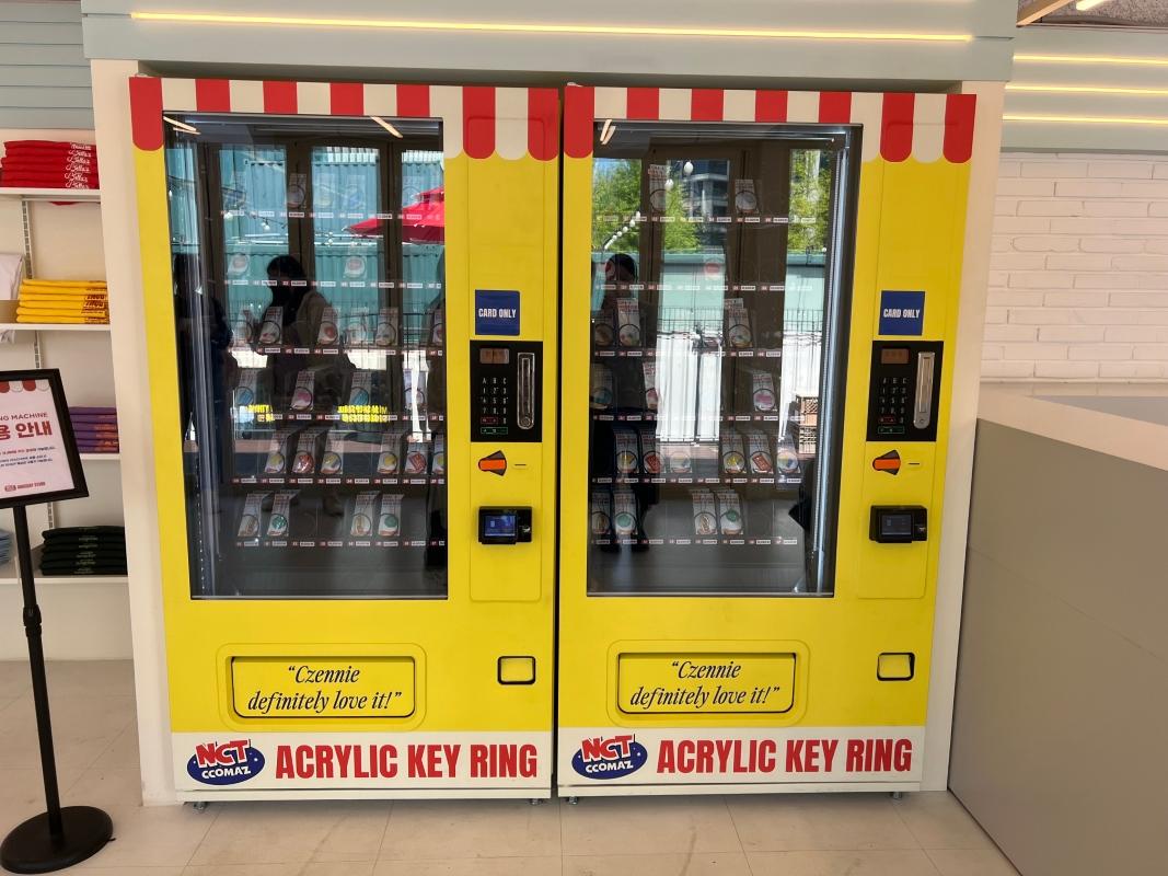 NCT CCOMAZ GROCERY STOREのアクリルキーリング販売機。人気アイテムが購入可能。