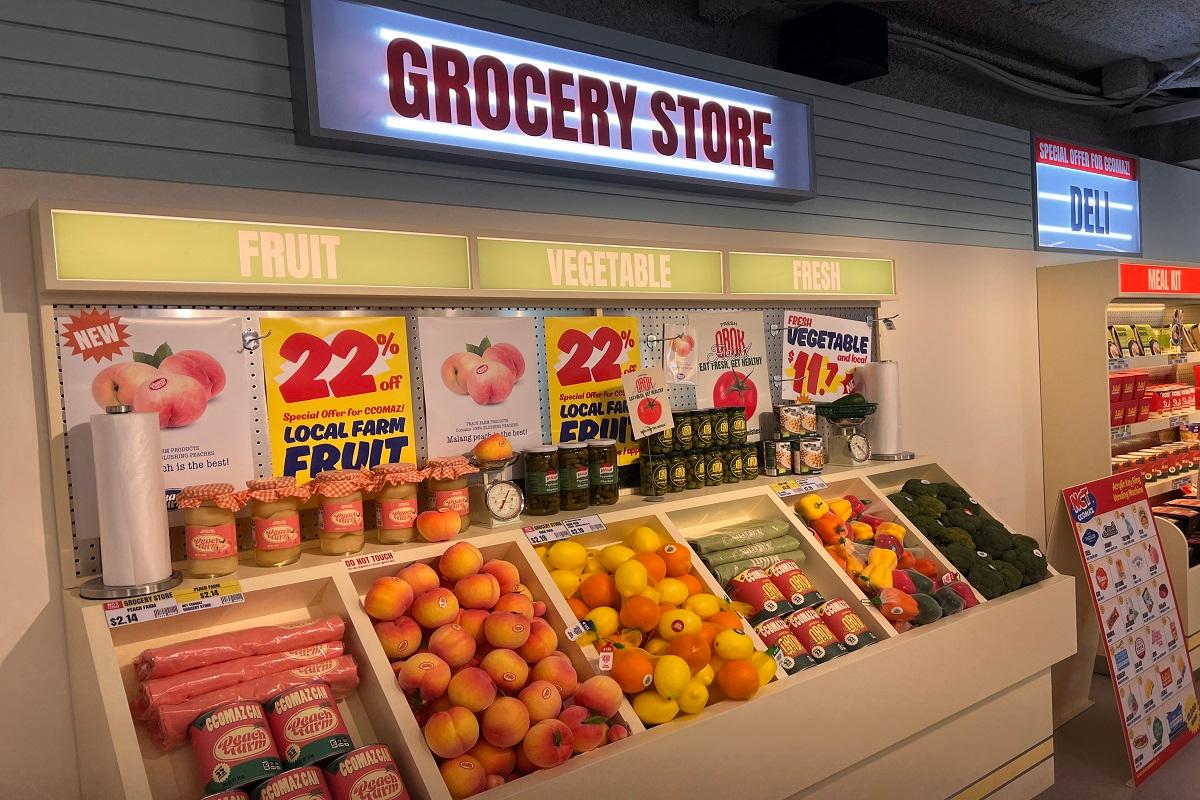 NCT CCOMAZ GROCERY STOREで販売される高品質の食品アイテム。魅力的な商品ディスプレイ。