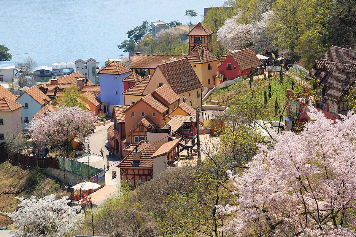 Petite France, Hàn Quốc nhìn từ trên cao