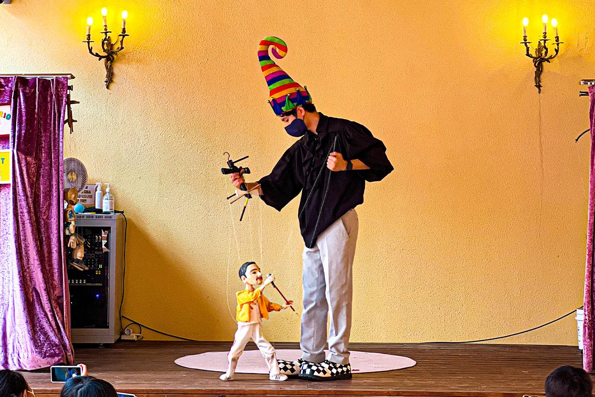 biểu diễn múa rối tại Làng Ý, Hàn Quốc