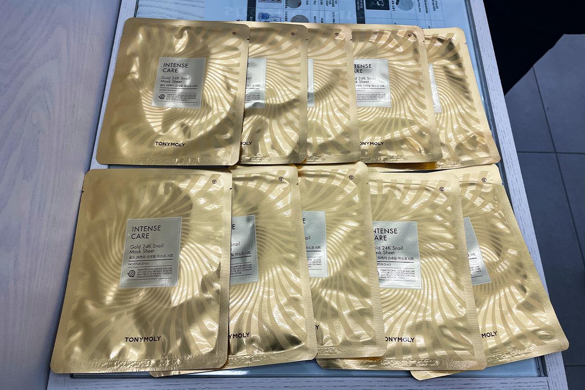 Tony Moly-ийн Intense Care Gold 24K Snail маск багц, 30000 вонгоос дээш худалдан авалтанд үнэгүй бэлэг багтсан.