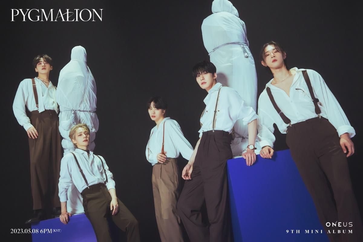 ONEUS、9thミニアルバム『PYGMALION』のプロモーション画像。正式な衣装でメンバーたちがポーズをとっている姿が見られる。