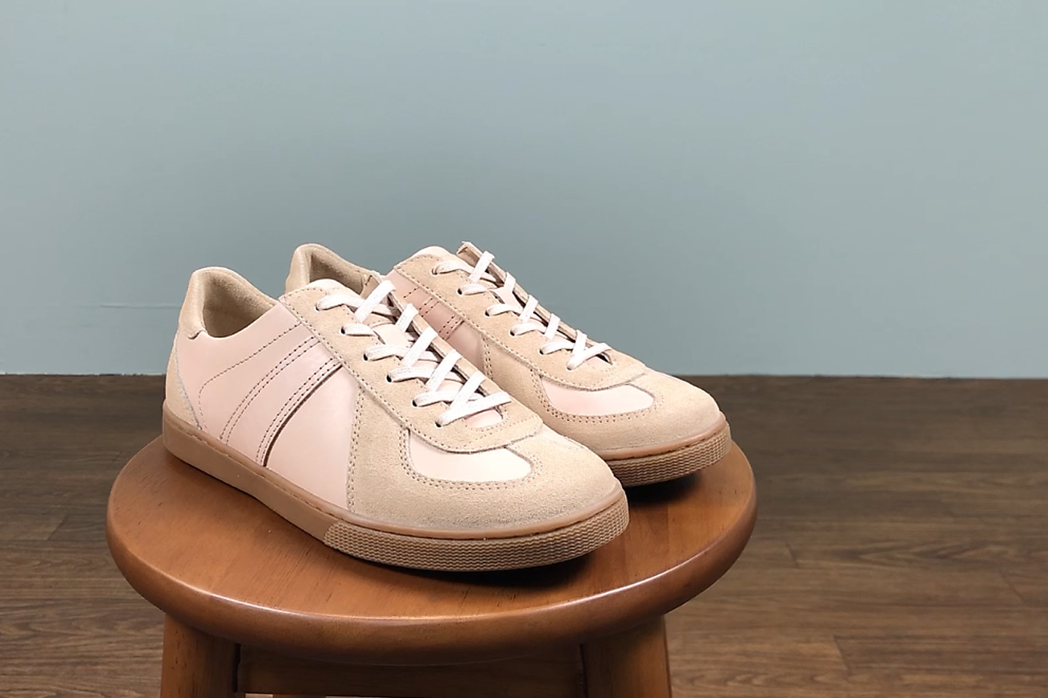 Shoopen德训鞋，牛皮材料与纤细设计，适合长时间穿着的日常休闲鞋款。