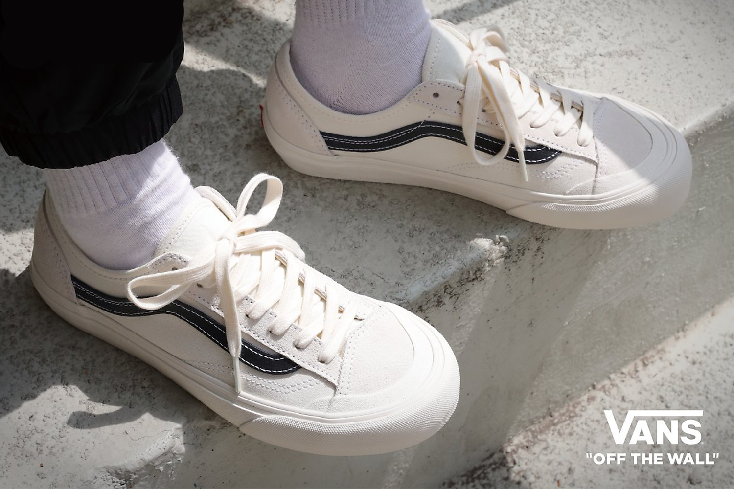 VANS STYLE 36鞋款，通过材质与色彩的和谐美感，成为时尚潮流永恒选择。