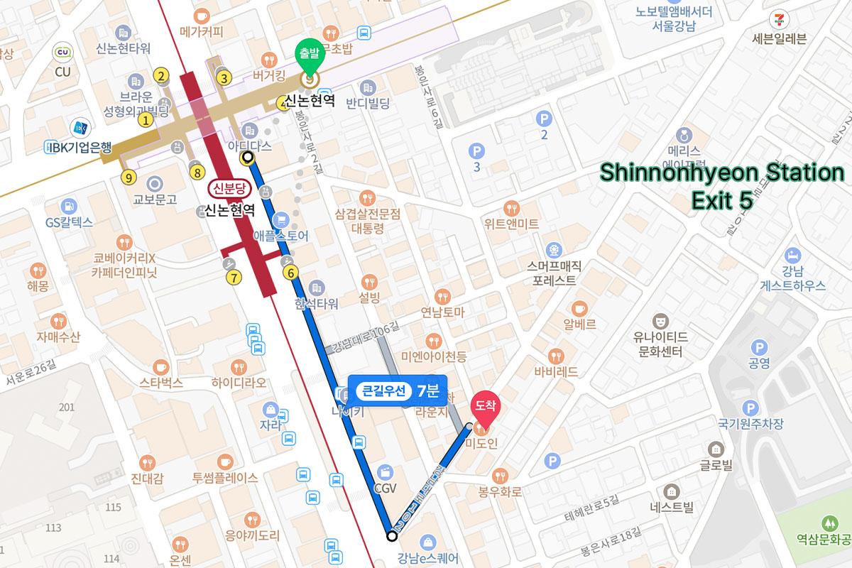 강남역 근처에 위치한 CHOP HAIR 강남본점의 방향을 자세히 안내하는 지도 이미지. 강남에서도 인기 있는 헤어살롱의 위치를 쉽게 찾을 수 있습니다.