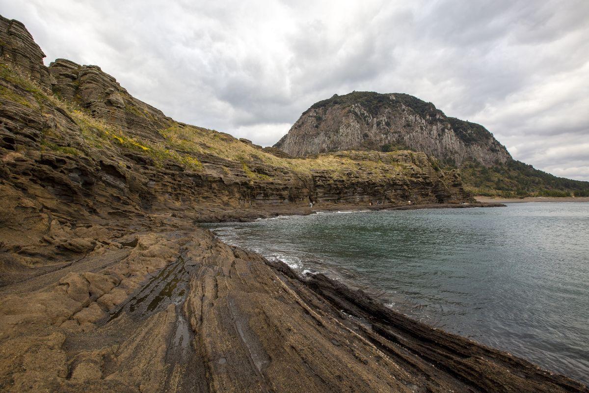 Núi Sanbangsan, địa điểm nhất định nên đến check in khi du lịch đảo Jeju, Hàn Quốc