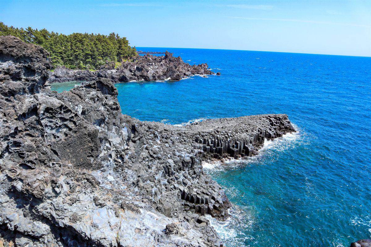 Vách đá Daepo Jusangjeolli, địa điểm nhất định nên đến check in khi du lịch đảo Jeju, Hàn Quốc