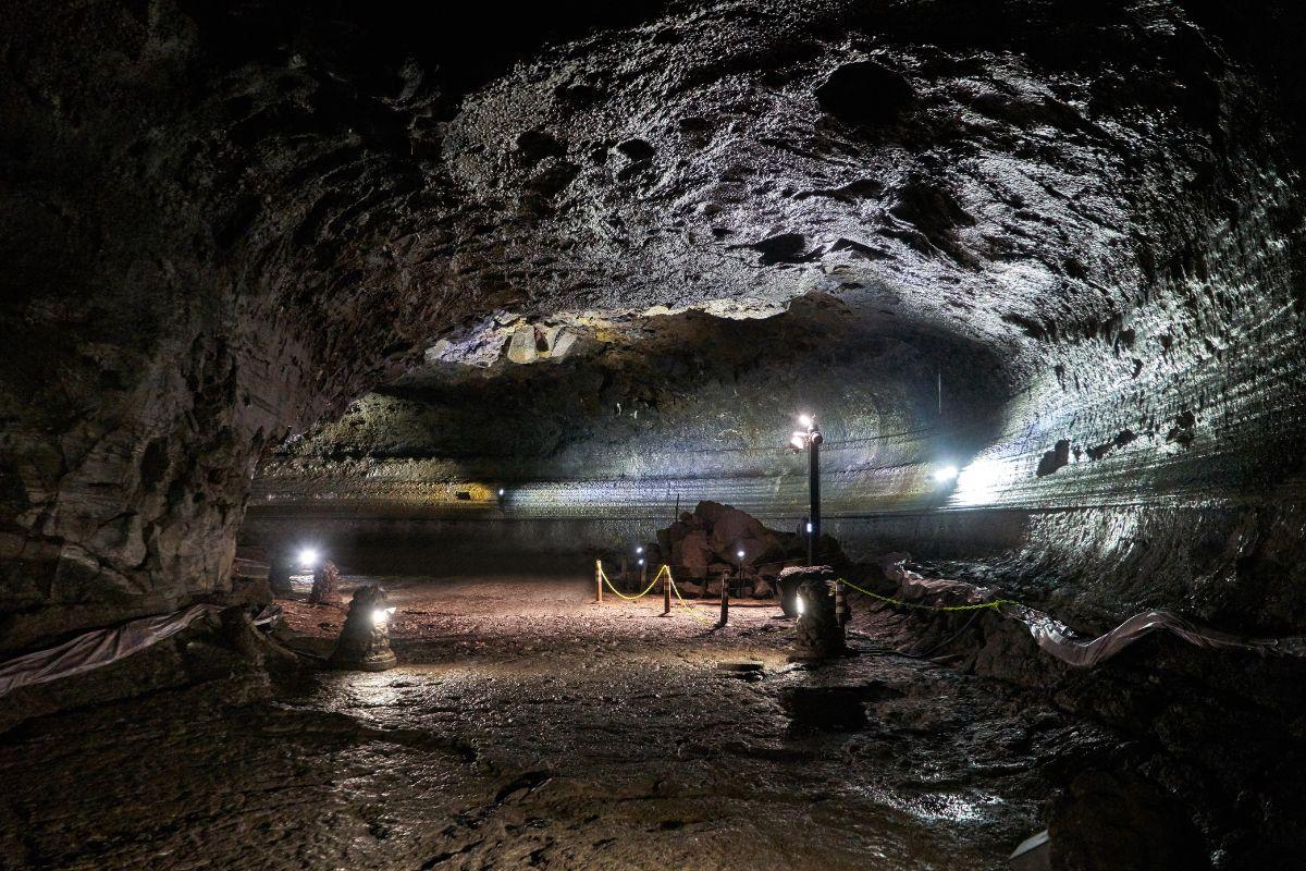 Động Manjanggul, địa điểm nhất định nên đến check in khi du lịch đảo Jeju, Hàn Quốc