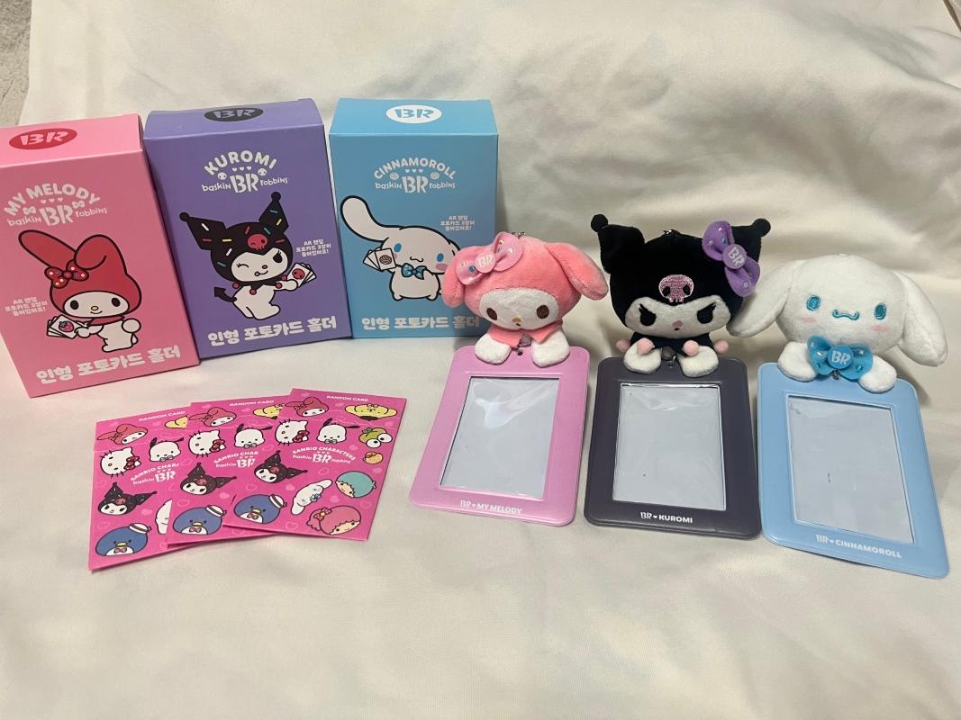 サンリオキャラのフォトカードとアクセサリー