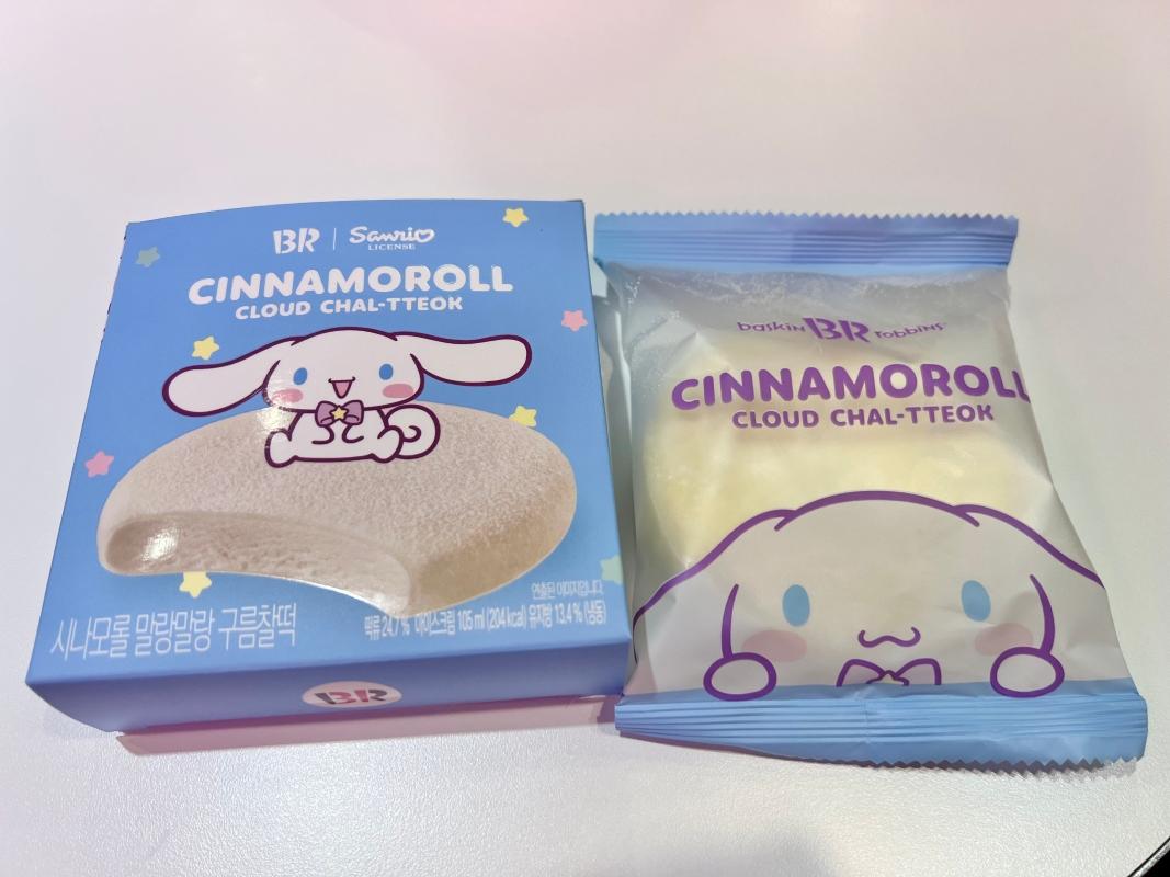 シナモロールドリンクともちがセットになったスイーツ