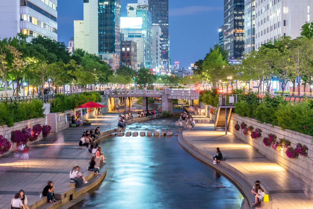 Buối tối thì chơi gì ở Seoul, Hàn Quốc, suối cheonggyecheon ban đêm