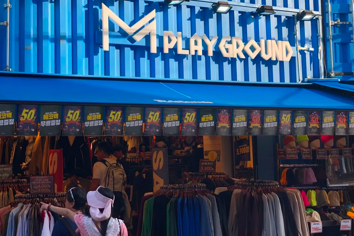 Buối tối thì chơi gì ở Seoul, Hàn Quốc, cửa hàng quần áo m playground ở hongdae