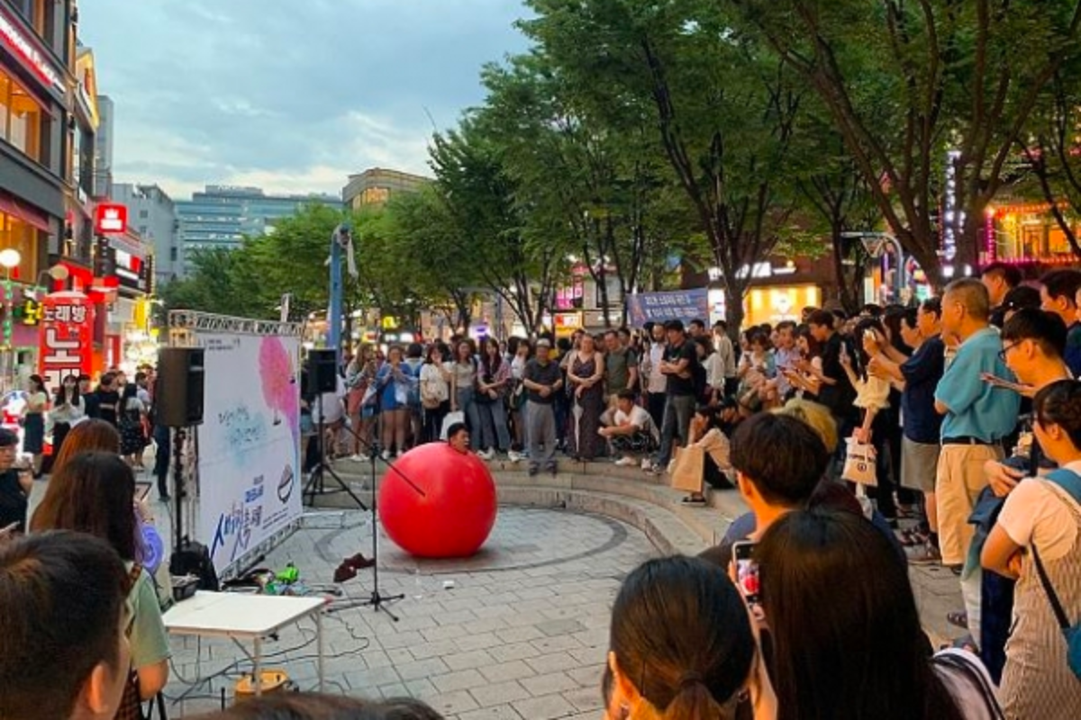 Buối tối thì chơi gì ở Seoul, Hàn Quốc, xem busking ở hongdae