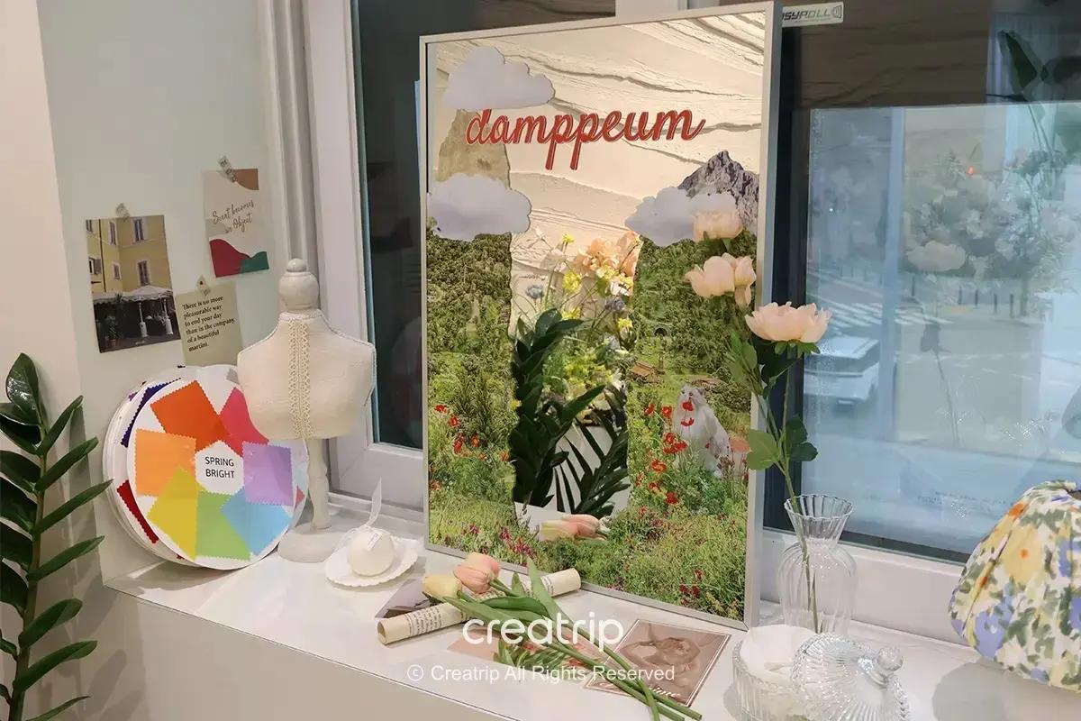聖水のdamppeumでパーソナルカラー診断を受ける様子