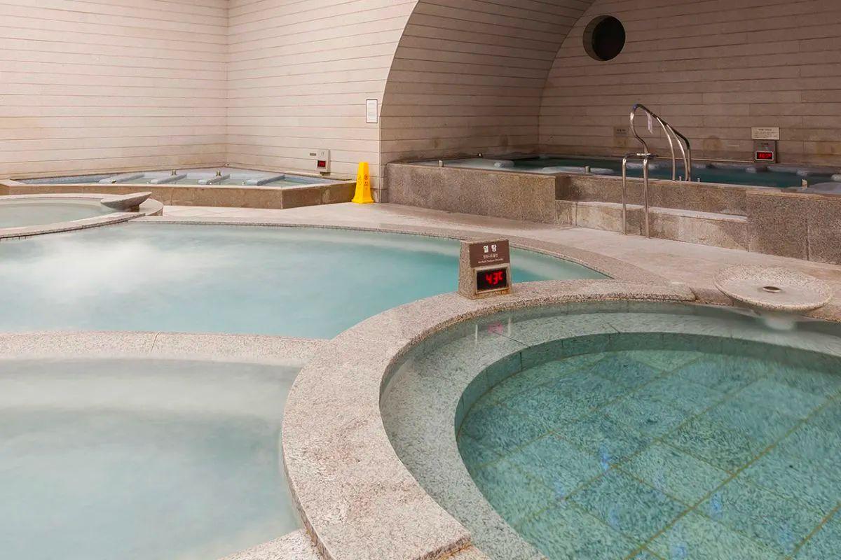 Phòng tắm hơi jjimjilbang ở Hàn Quốc, Các địa điểm vui chơi trong nhà đáng đến ở Hàn Quốc