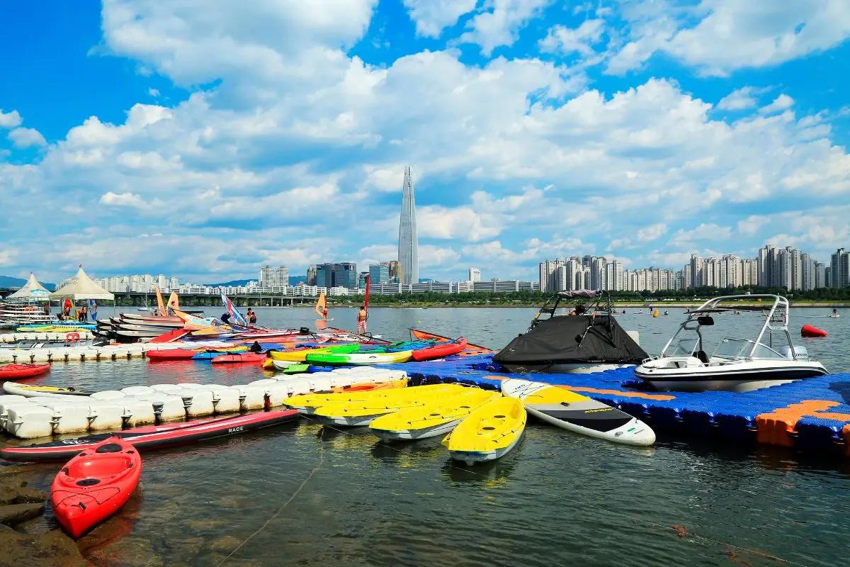 韓国旅行 ソウル ソウル旅行 漢江ウォーターアクティビティ 汝矣島イーランドクルーズ 漢江ヨット体験 漢江ツアークルーズ 漢江カヤック体験 ソウルロッテワールド 釜山ロッテワールド エバーランド ソウルランド カリビアンベイ THE HYUNDAI Seoul 青瓦台夜間観覧 青瓦台 昌慶宮 景福宮 公主韓服 韓服男 Hanboknam WATERBOMB BTS FESTA 南山タワー セビッソム ソウル市庁 東大門DDP ワールドカップ大橋 聖水洞 ポップアップストア K-pop 韓国アクティビティ