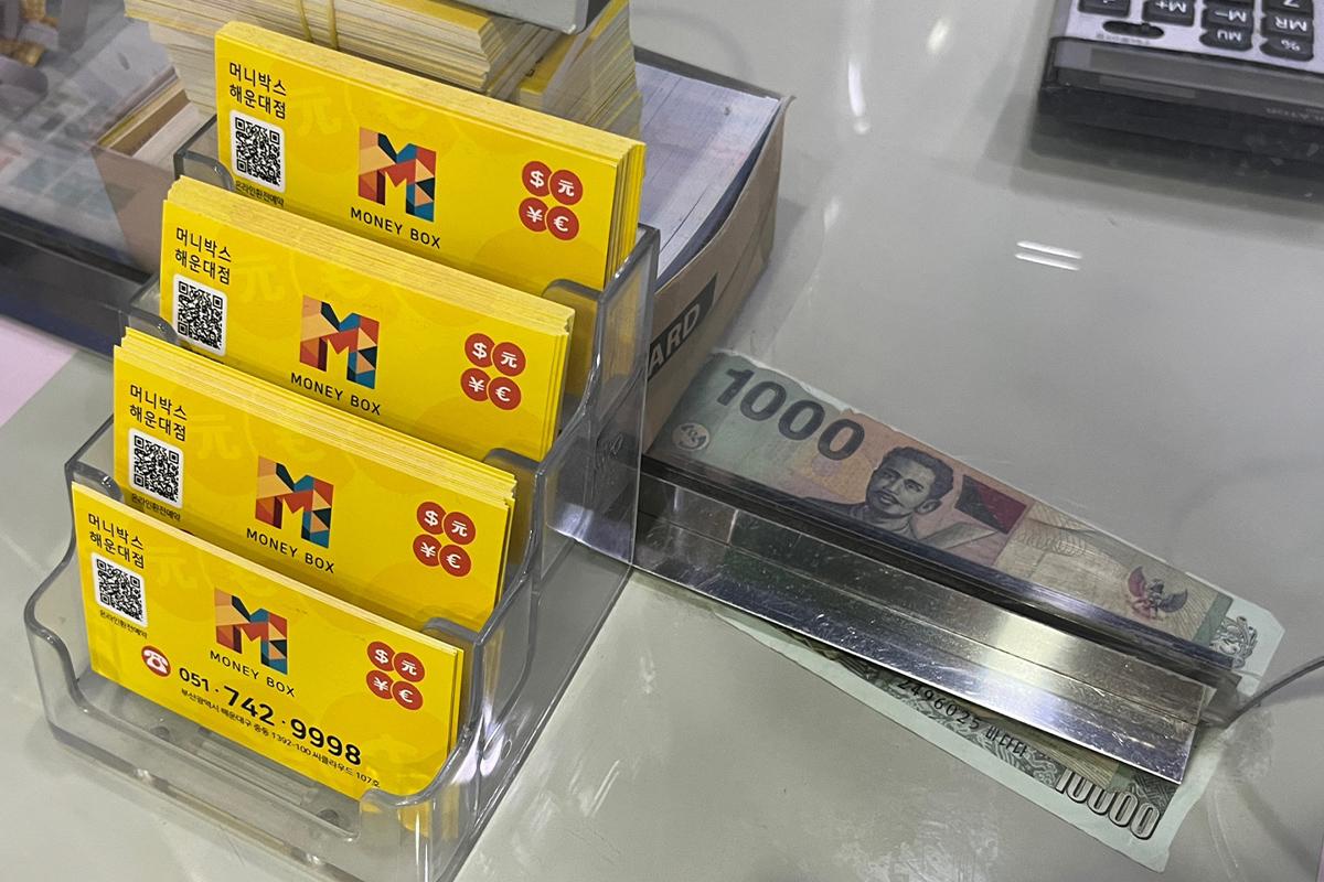 Snoopy doll in a Santa outfit displayed on the counter at Money Box Haeundae branch, adding a festive touch.