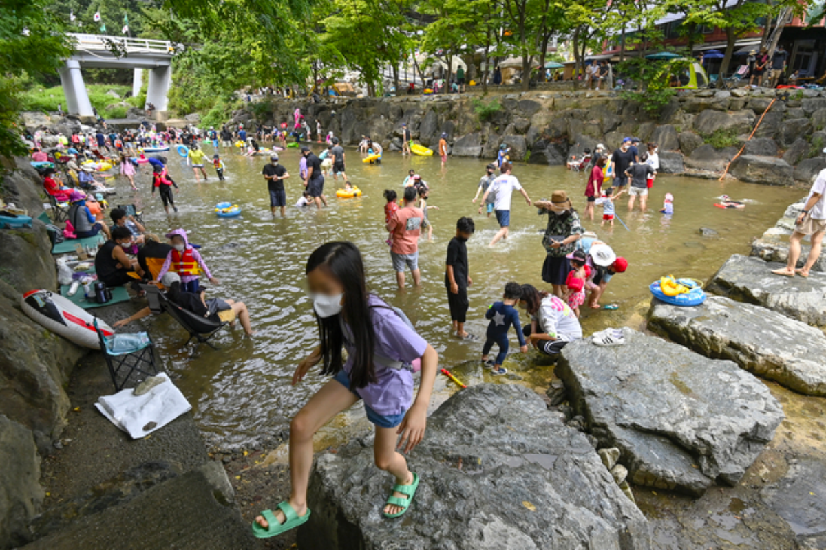 Vui chơi bên những dòng suối trong vắt