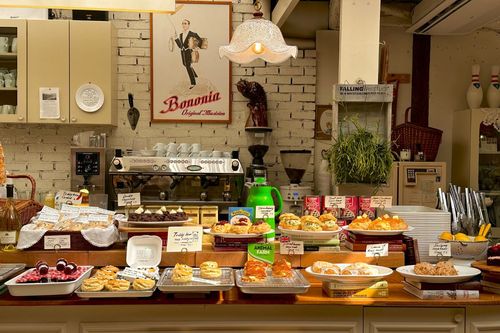 Cafe Highwaist: Cafe xinh xắn với bánh cực ngon ở Ikseondong, Seoul
