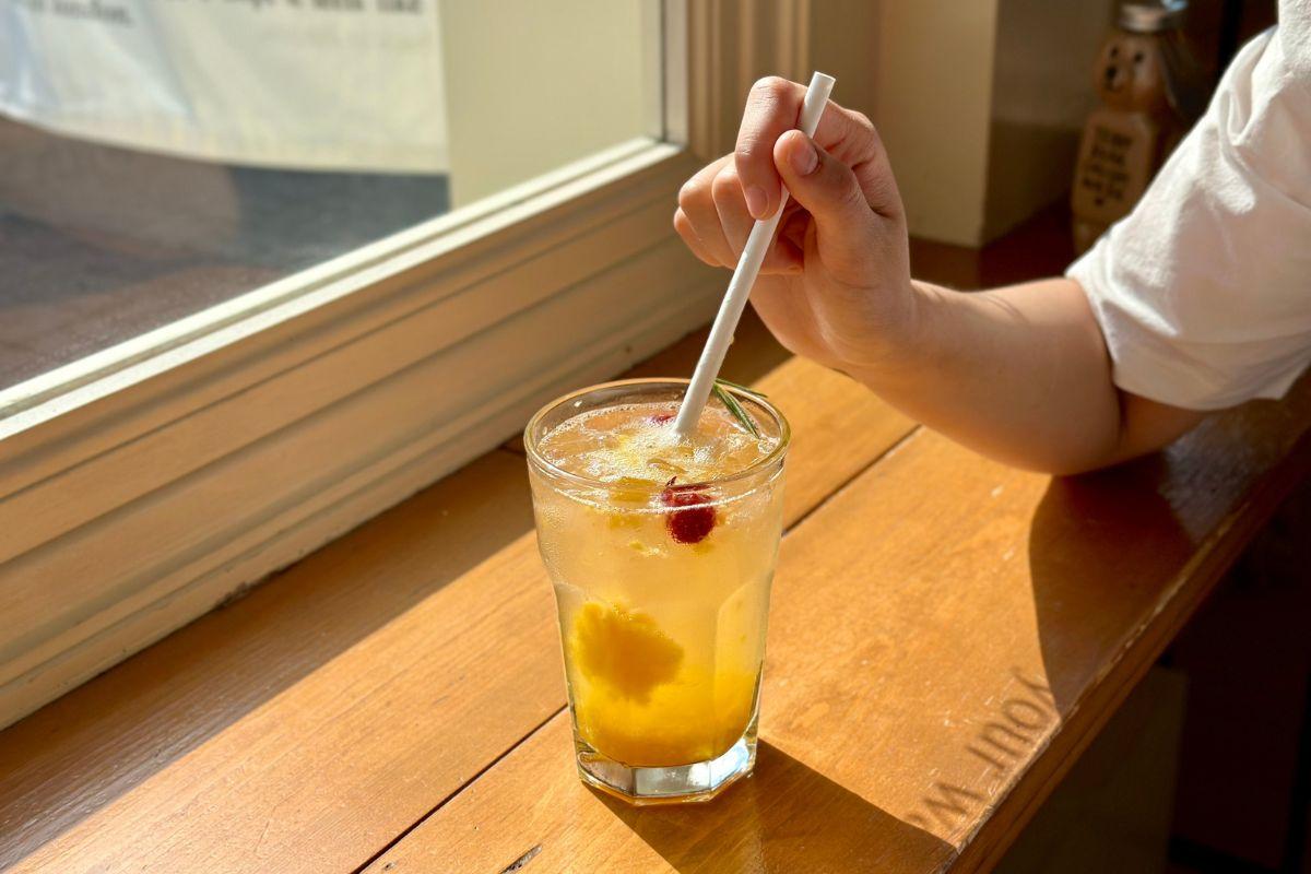 益善洞 Cafe Highwaist Apple Mango Ade