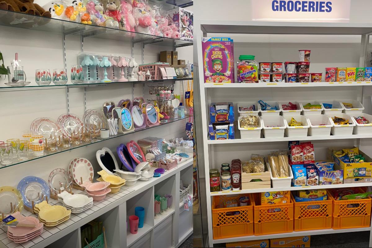 LOOK LIKE A BUNNY的商品展示区域，摆放着各种可爱的小文具和饰品。