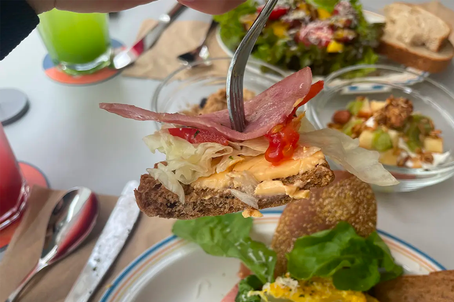 韓國釜山西面餐廳Kokku.C戶外座位區，結合室外視野與城市活力，驚豔食客