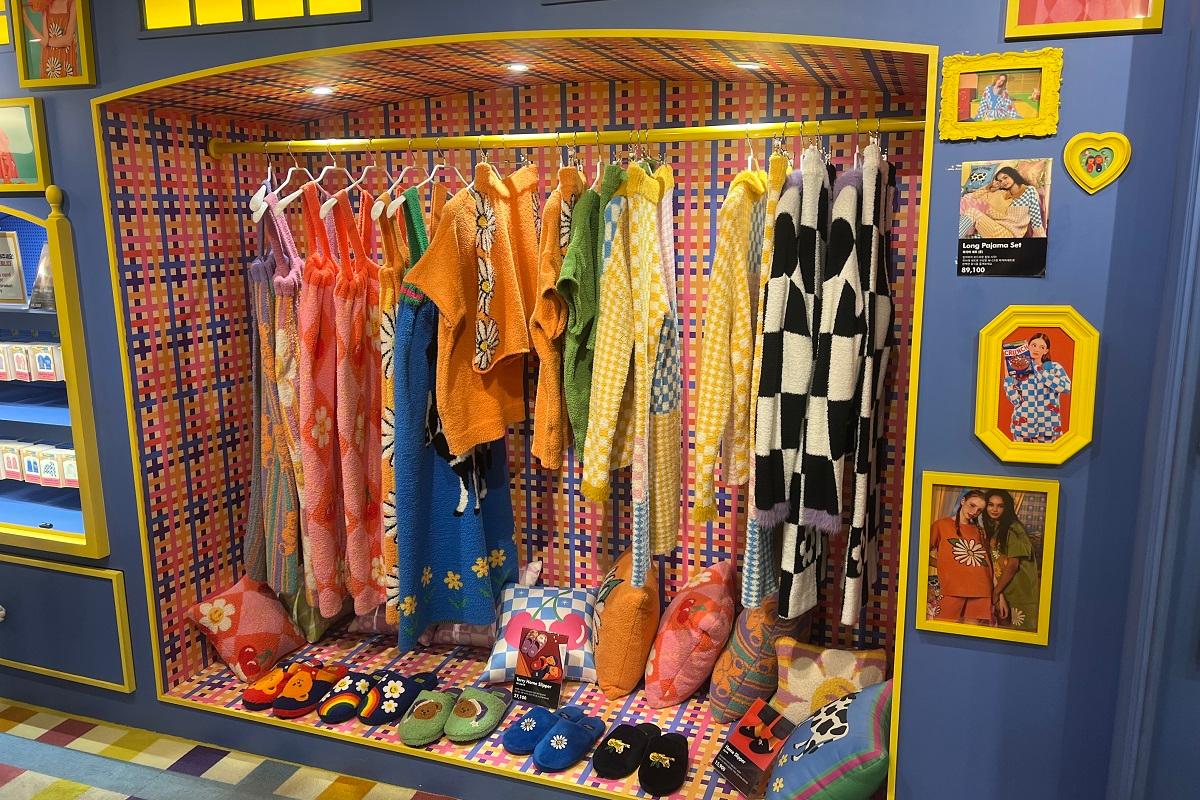 ウィグルウィグル、ウィグルウィグル島山店、韓国雑貨、韓国旅行、渡韓、ソウル旅行、韓国小物、韓国お土産、K-POPアイドル、LE SSERAFIM、ルセラフィム、フォトゾーン、写真スポット