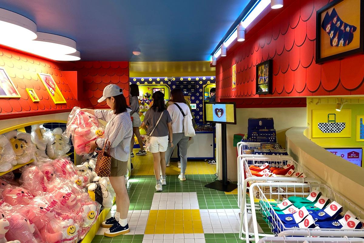 ウィグルウィグル、ウィグルウィグル島山店、韓国雑貨、韓国旅行、渡韓、ソウル旅行、韓国小物、韓国お土産、K-POPアイドル、LE SSERAFIM、ルセラフィム、フォトゾーン、写真スポット