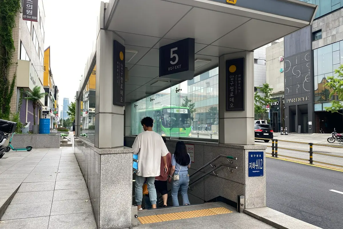 ウィグルウィグル、ウィグルウィグル島山店、韓国雑貨、韓国旅行、渡韓、ソウル旅行、韓国小物、韓国お土産、K-POPアイドル、LE SSERAFIM、ルセラフィム、フォトゾーン、写真スポット