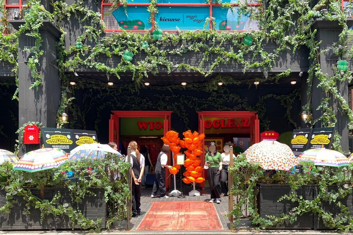 ウィグルウィグル、ウィグルウィグル島山店、韓国雑貨、韓国旅行、渡韓、ソウル旅行、韓国小物、韓国お土産、K-POPアイドル、LE SSERAFIM、ルセラフィム、フォトゾーン、写真スポット