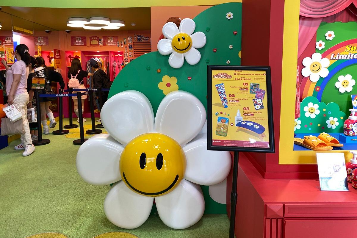 ウィグルウィグル、ウィグルウィグル島山店、韓国雑貨、韓国旅行、渡韓、ソウル旅行、韓国小物、韓国お土産、K-POPアイドル、LE SSERAFIM、ルセラフィム、フォトゾーン、写真スポット