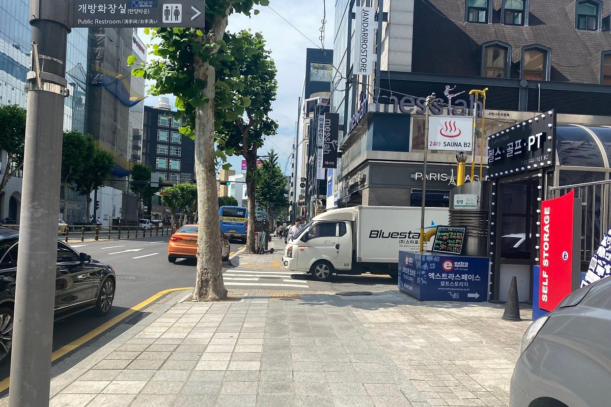 ウィグルウィグル、ウィグルウィグル島山店、韓国雑貨、韓国旅行、渡韓、ソウル旅行、韓国小物、韓国お土産、K-POPアイドル、LE SSERAFIM、ルセラフィム、フォトゾーン、写真スポット