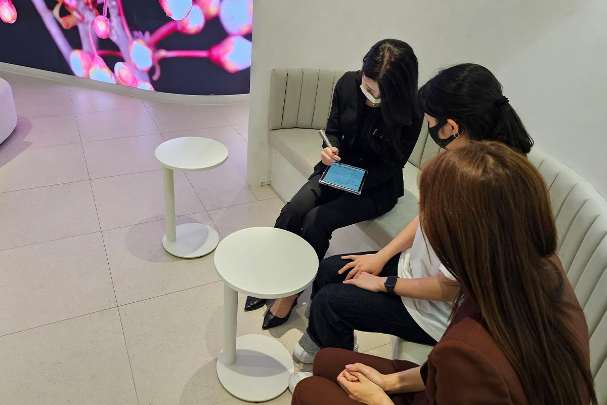 Consultation manager checking passport for clients at Onlif Clinic