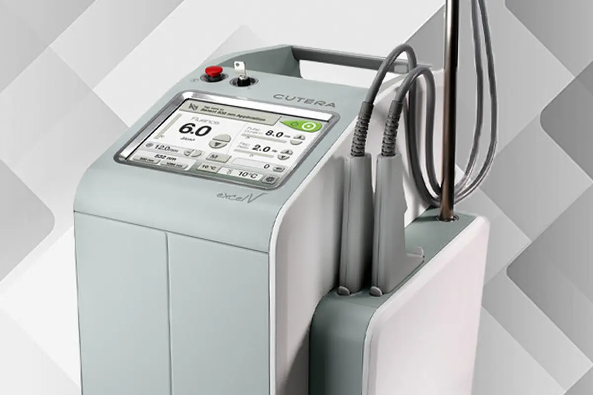 除痣的全臉療程圖示，說明瞭二氧化碳雷射去除痣細胞的原理和過程。