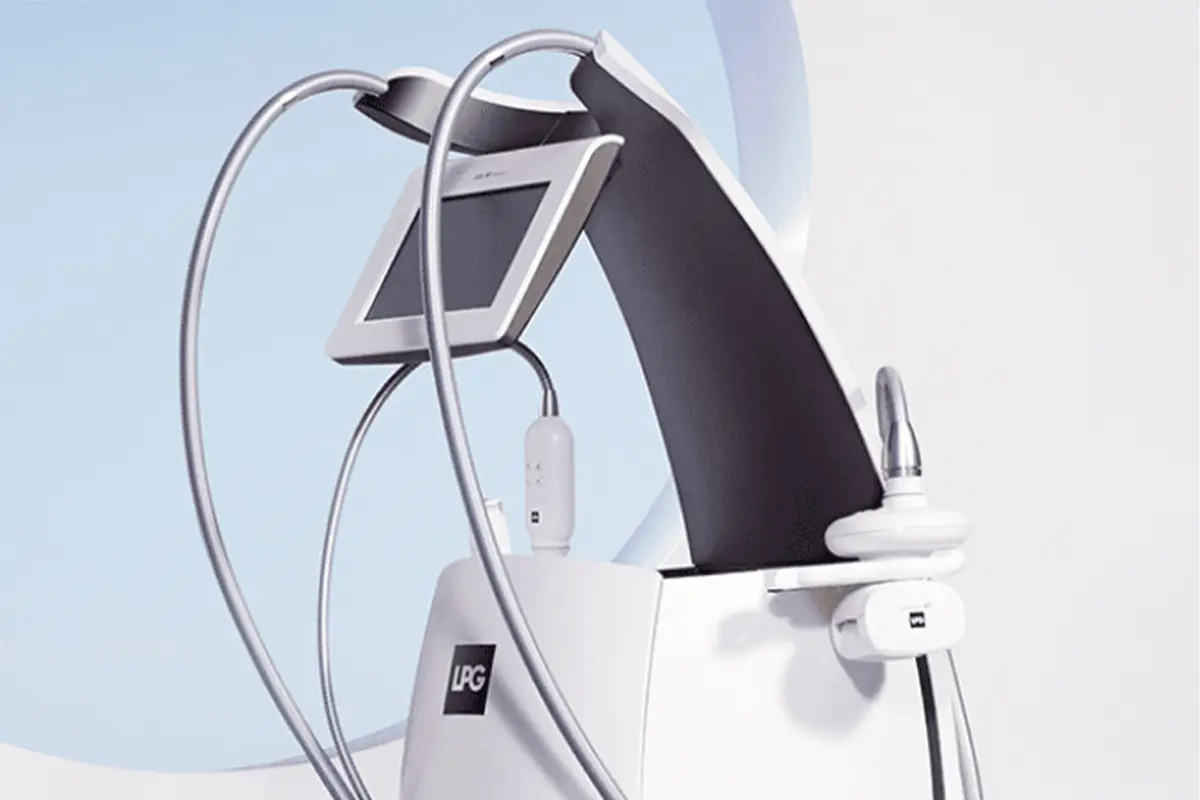 LPG endermologie 和深層修復儀Fascella合併使用，提供雕塑完美身形的醫療設備展示。