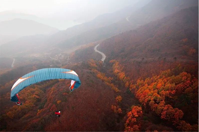 楊平滑翔翼體驗,適合外向型人格的韓國旅遊行程,享受飛行與冒險的極致快感。