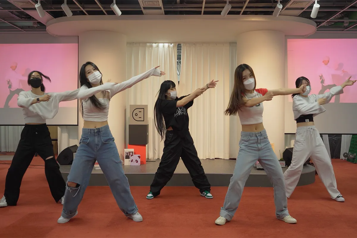 Kpop舞蹈教室課程,適合外向型人格的互動舞蹈體驗,讓你親身感受韓國流行文化。