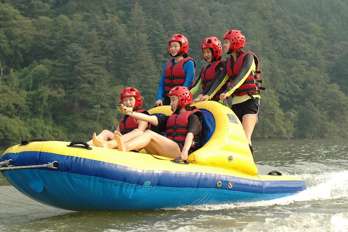 加平Club Nine水上樂園,為外向型人格設計的夏日旅遊行程,享受清涼樂趣。