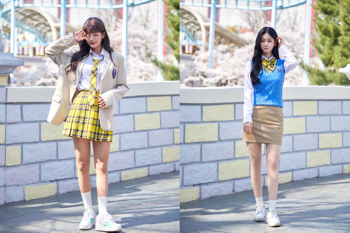 ロッテワールドの魔法の城の前で制服を着た人々がポーズを取る様子