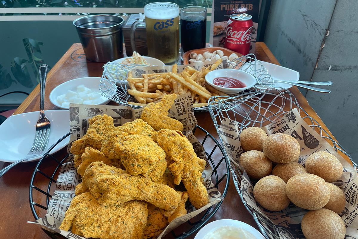 menu tại Gà rán BHC chi nhánh Jongno 5-ga Gwangjang, Hàn Quốc